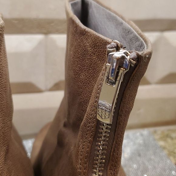 ON HOLD!  VINCE CAMUTO Hadley Bootie - Size 9 - Picture 6 of 9